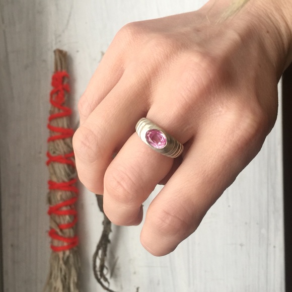 Vintage Sterling Silver Pink Stone Ring - Picture 3 of 8